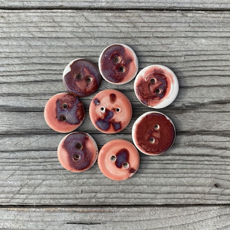 Knapper av porselen rosa og burgunder 30-33mm