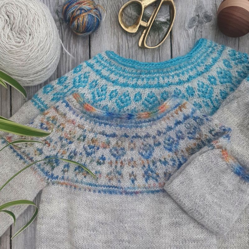 Strikkepakke - Spire barnegenser fargespunnet