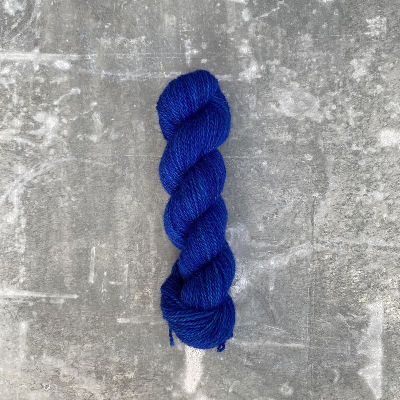 Håndfarget Gammel Selbu-Kongeblå